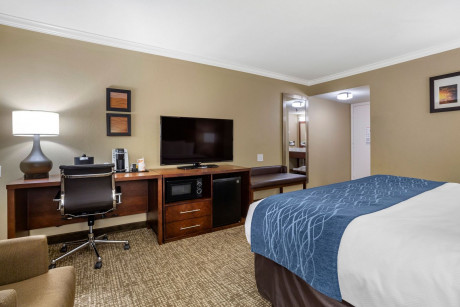 Comfort Inn Sunnyvale - 1 King Bed Suite - Non Smoking | In-Room Amenities